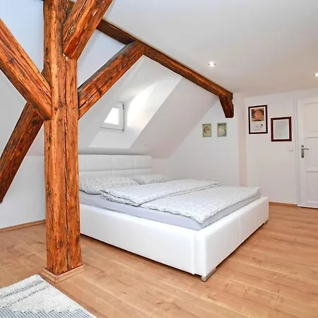 Apartment Romantic Under The Castle
