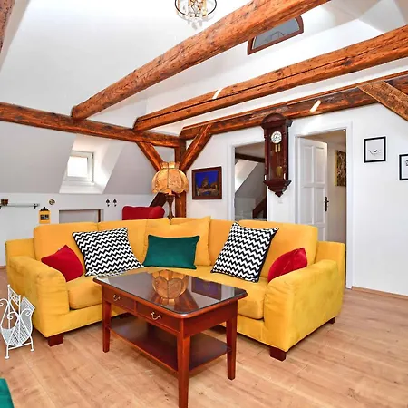 Romantic Under The Castle Apartment *